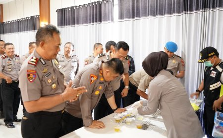 PJU dan Kapolsek Jajaran Ikuti Tes Urine Bersama Kapolres Situbondo