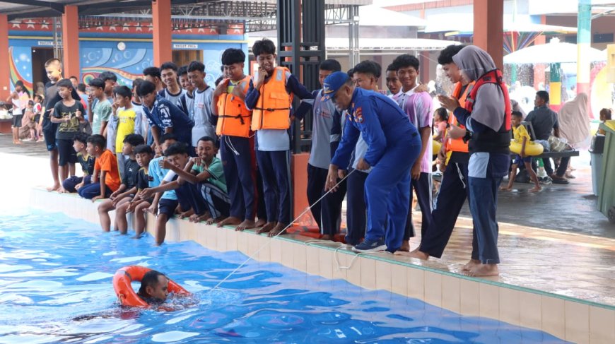 Satpolairud Polres Lamongan Edukasi Santri tentang Keselamatan di Perairan