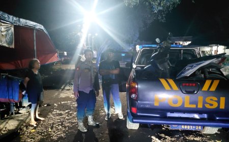 Motor Bocor Dini Hari, Warga Lapor 110 Polres Malang Langsung Dapat Bantuan